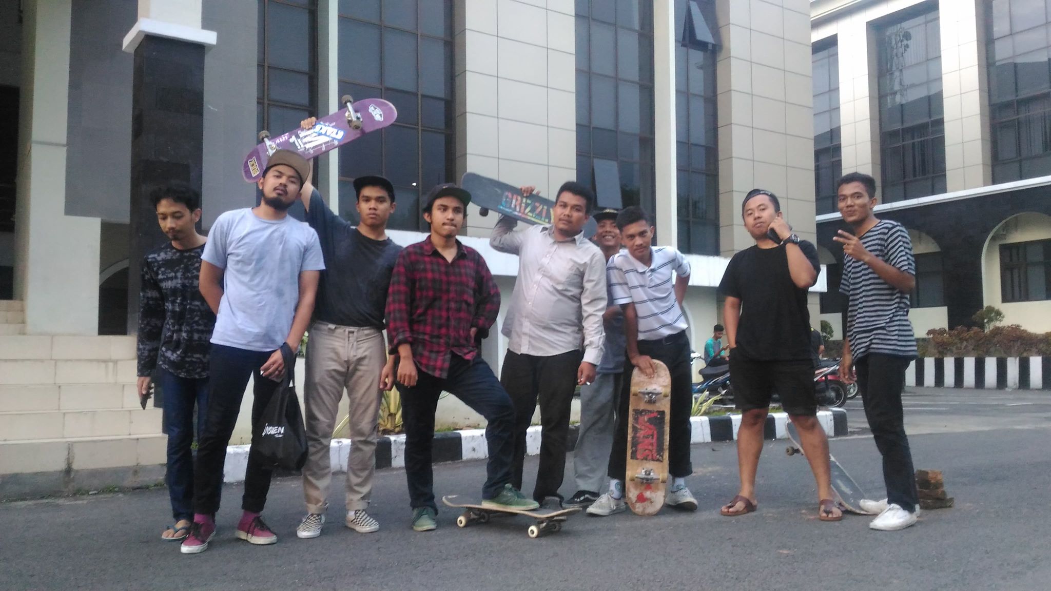 Lubuk Sikaping Skateboarding Terus Asah Skill, Meski Tanpa Skate Park