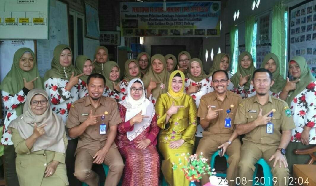 Ketua GOW Pasaman, Miradelima Apresiasi Pelatihan Menjahit Bagi Kaum Ibu