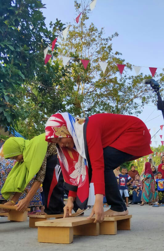 Warga Korong Lambah Muaro Paneh Gelar Lomba Pacu Tungkan Sambut HUT RI-74