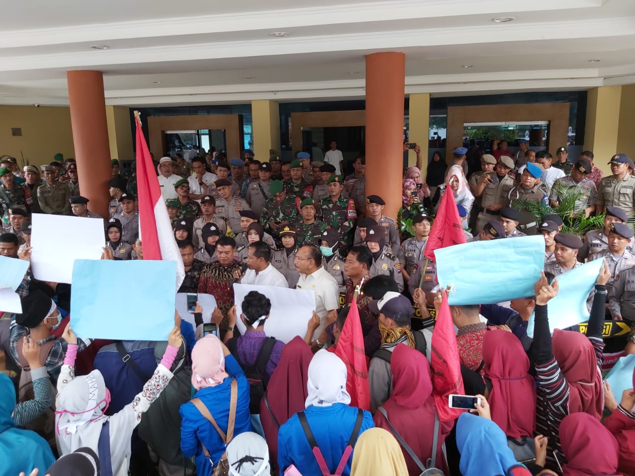 Ratusan Mahasiswa Duduki DPRD Pasaman Barat, Tolak UU KPK dan RUU KUHP