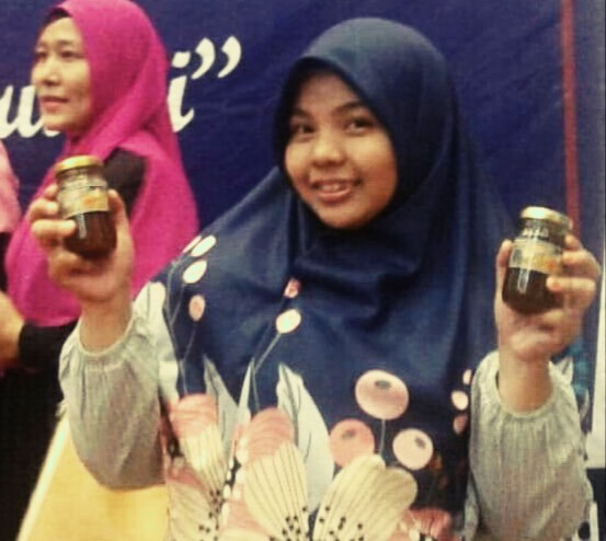 Berkat Madu Galo-galo, Yunike Filmar Gadis asal Nagari Lalan Sijunjuang Terima Anugerah Kepemudaan 2019 oleh Kemenpora RI