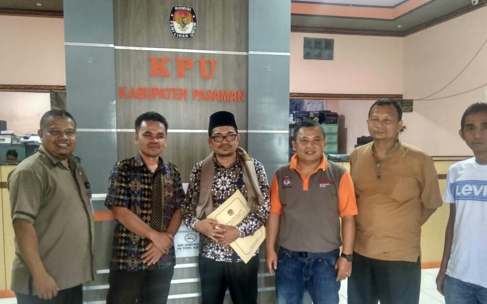 Tim Pemenangan Calon Perseorangan Kunjungi Help Desk KPU Pasaman