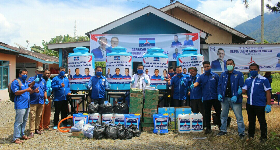 Tendang Corona, Partai Demokrat Pasaman Bagikan Tangki Cuci Tangan, Masker, Desinfektan dan Alat Penyemprot bagi RSUD dan Puskesmas