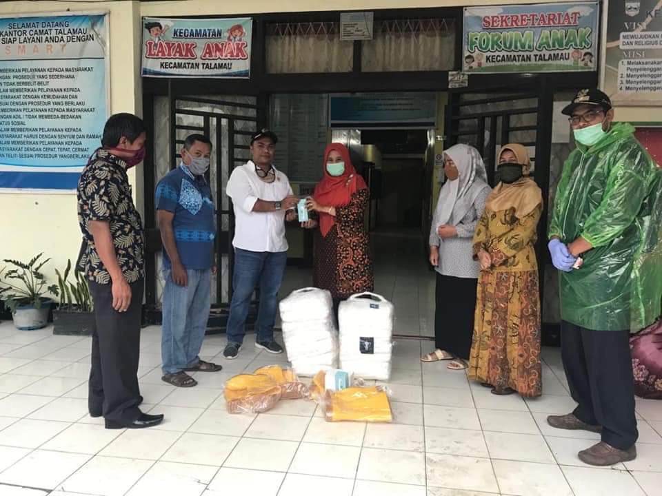 Donizar Salurkan APD ke Puskesmas dan Beri Motivasi Kepada Warga Terdampak Covid-19