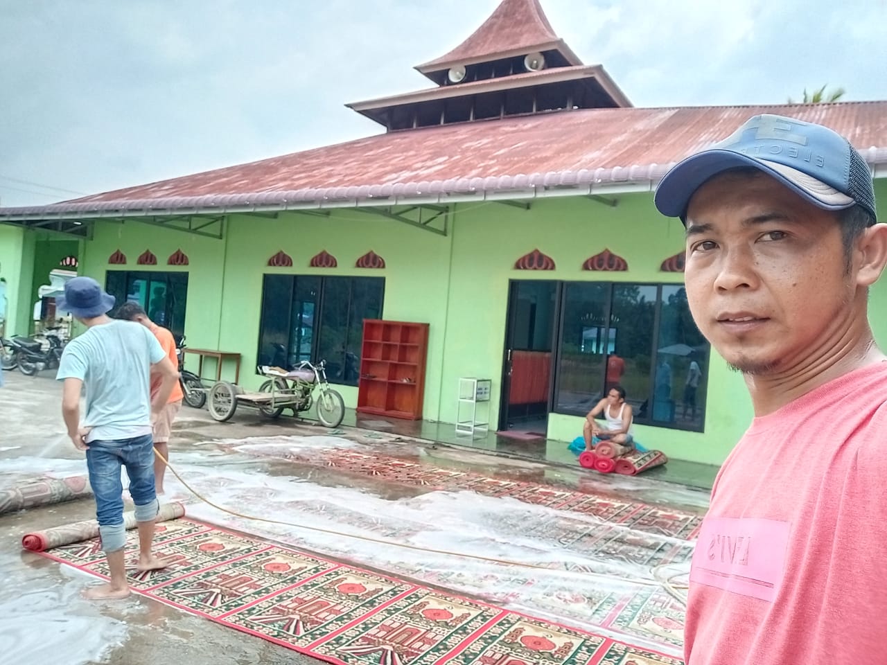 Cegah Corona, Alfath Laundry Hadirkan Cuci Karpet Masjid Secara Gratis