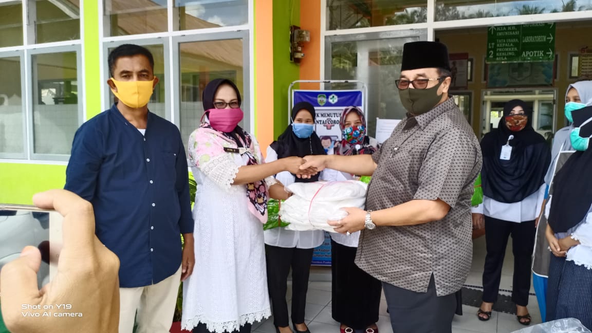 Cegah Corona, Benny Utama Bantu APD dan Alat Pengukur Suhu bagi Puskesmas di Pasaman