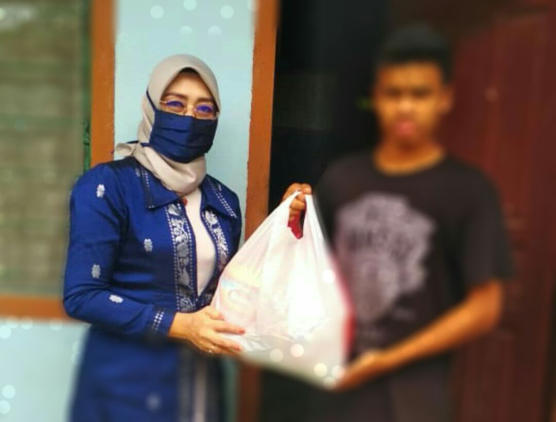 Miradelima Santuni Anak SLB Yappat Panti dan SLB Kumpulan serta Kurma untuk 1000 Dhuafa