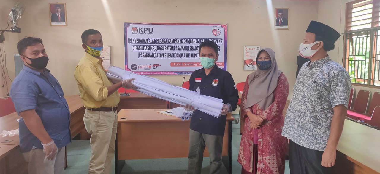 Tim Kampanye Benny-Sabar Terima APK dari KPU Pasaman