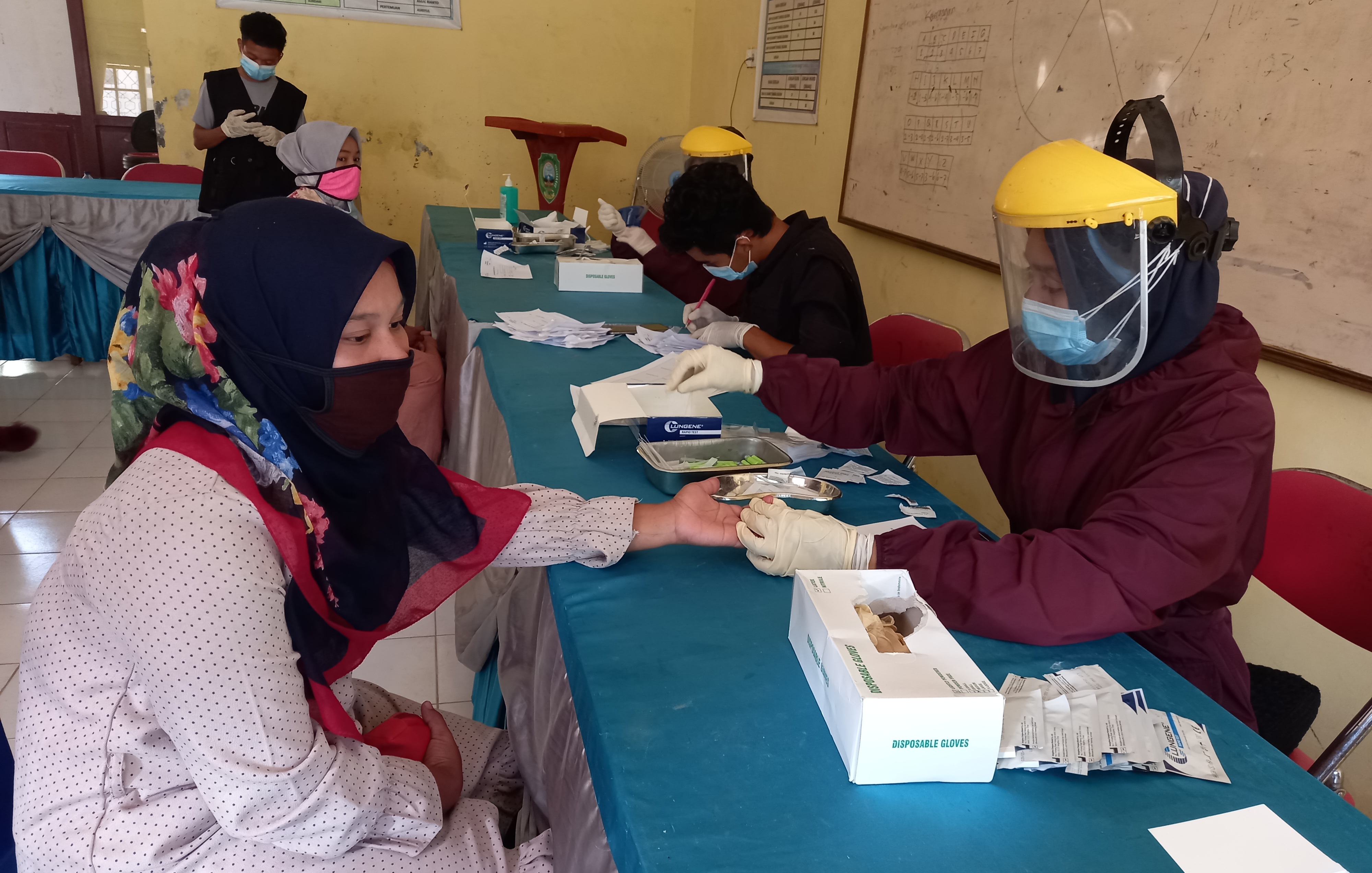 Tertib Lancar, KPU Pasaman Gelar Rapid Test Bagi KPPS Dengan Protokol Kesehatan Ketat
