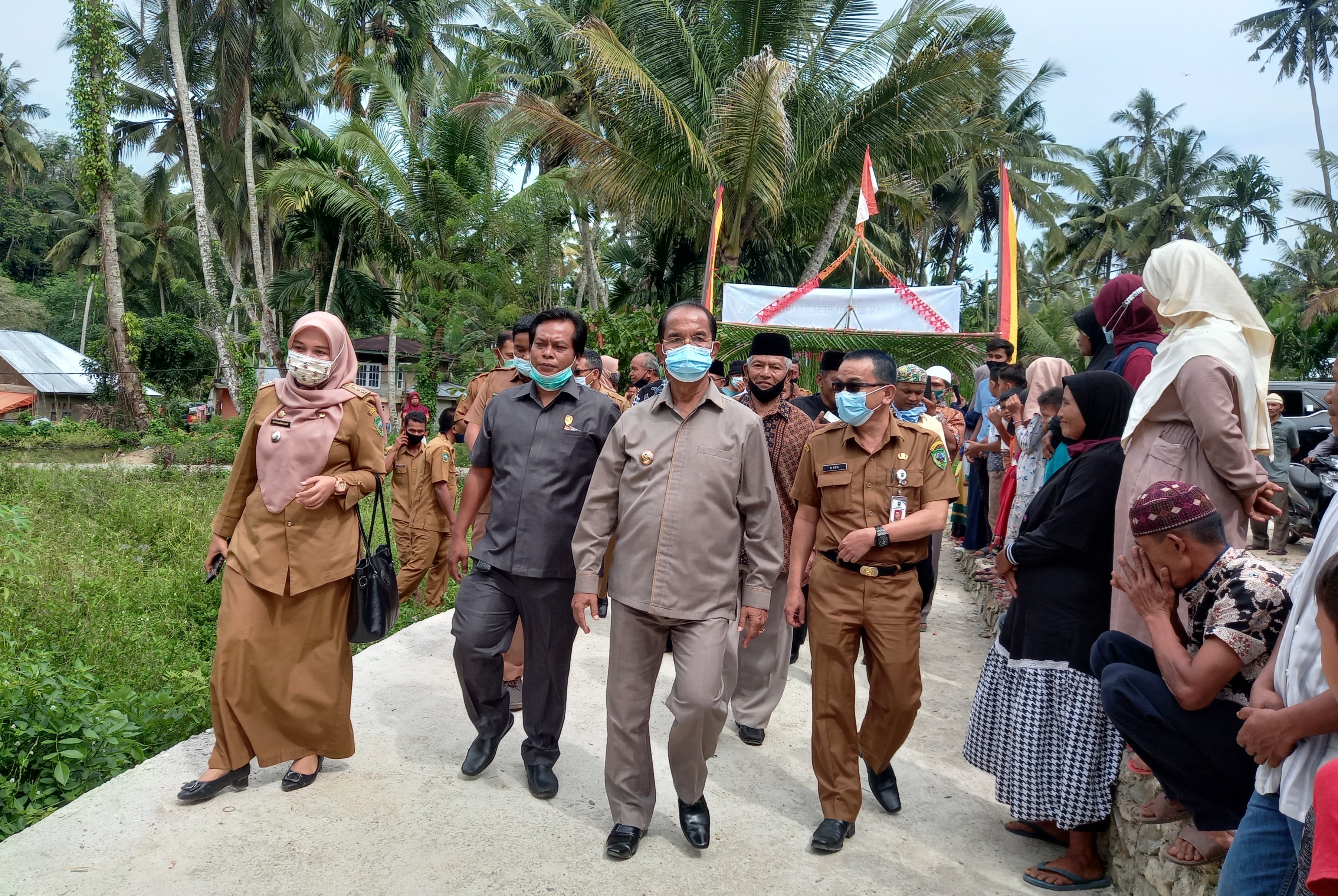 Bupati dan Anggota DPRD Pasaman, Ristawadi Hadiri Peresmian Jalan Lingkung Labuah Pandak-Lubuak Poniang Sungai Pandahan