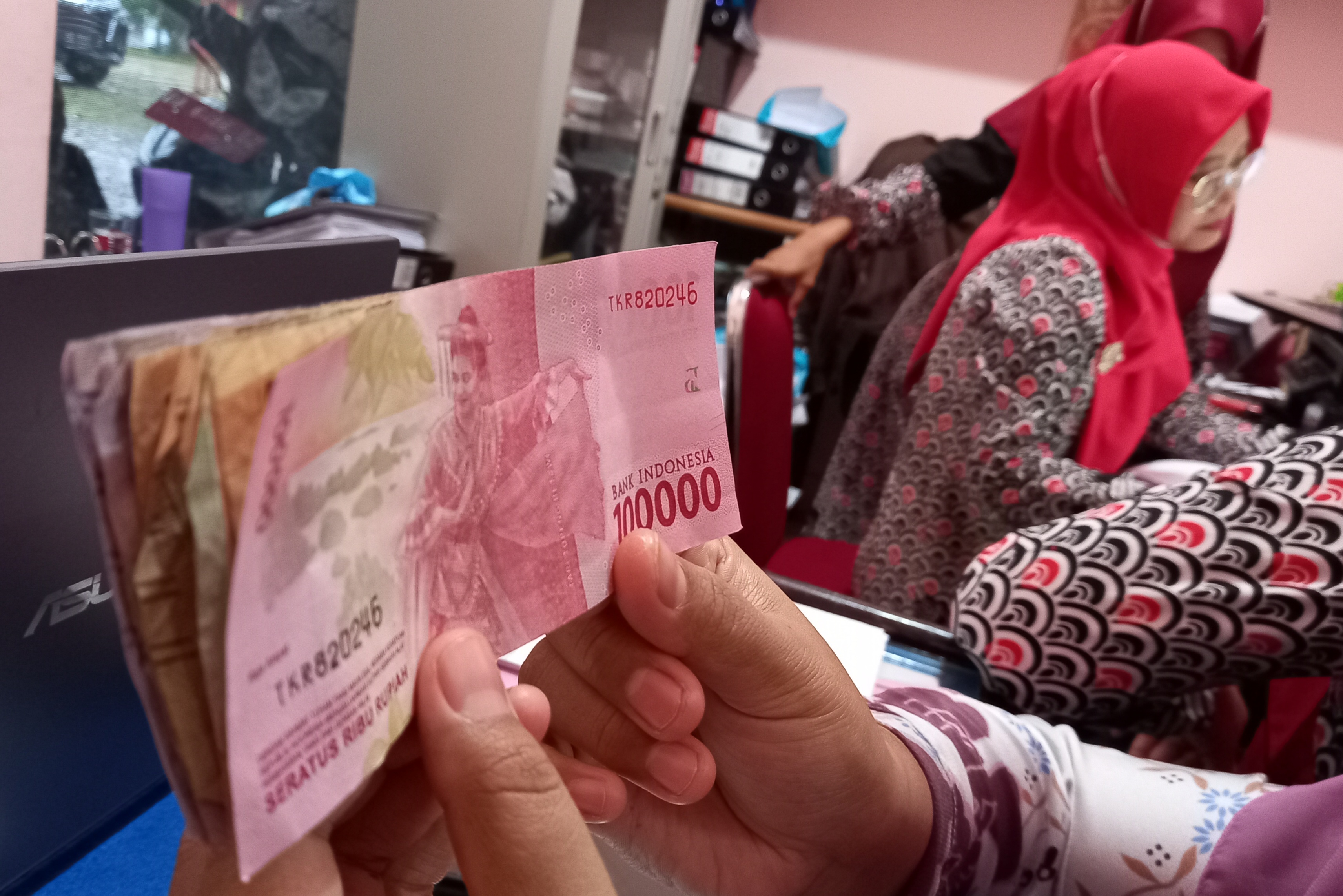 Enam Bansos Cair Januari 2021, Ini Cara Cek Penerimanya