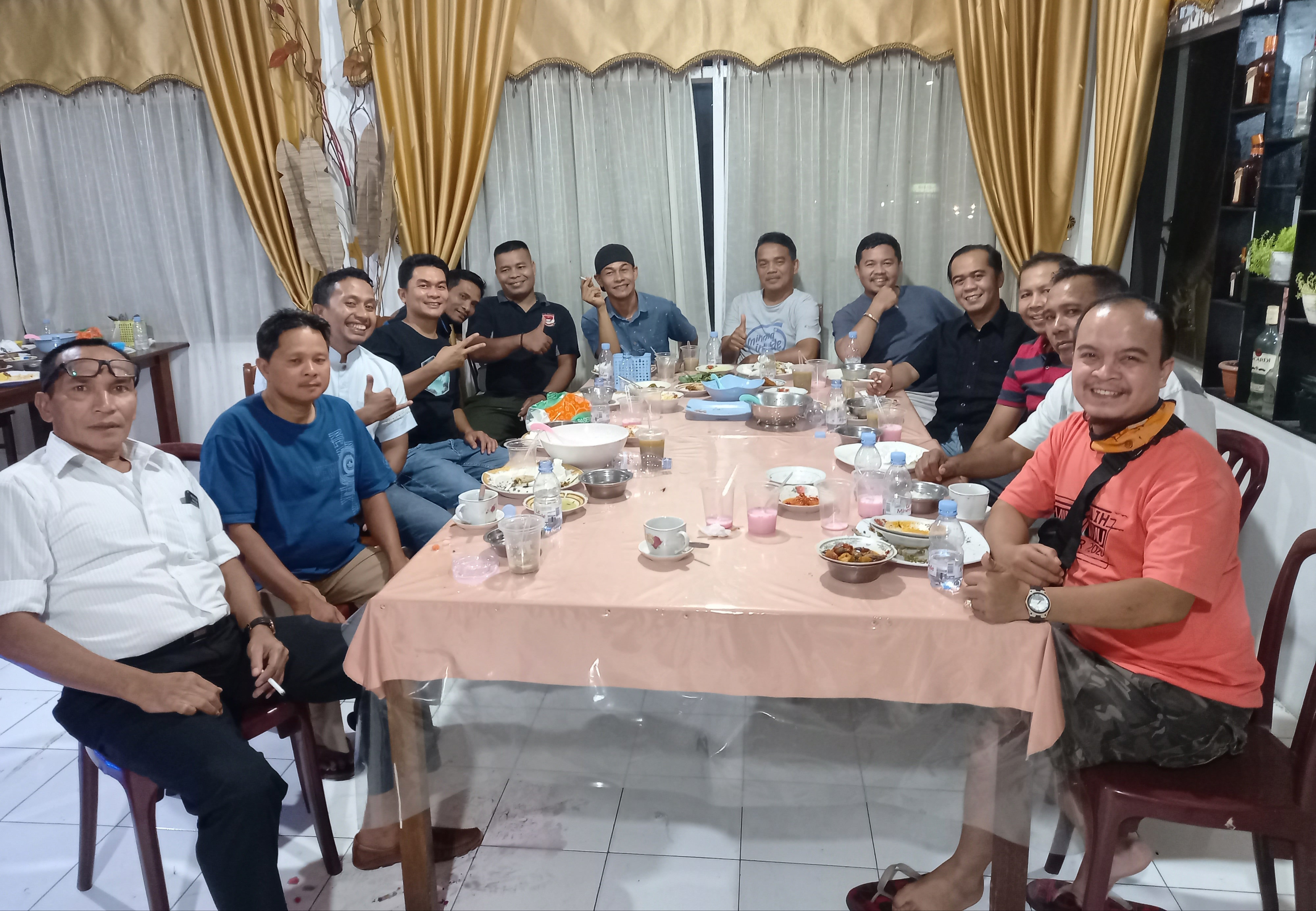 Tanpa Smartphone, Warga Perum Tamber Indah Bukber Dengan Bahagia