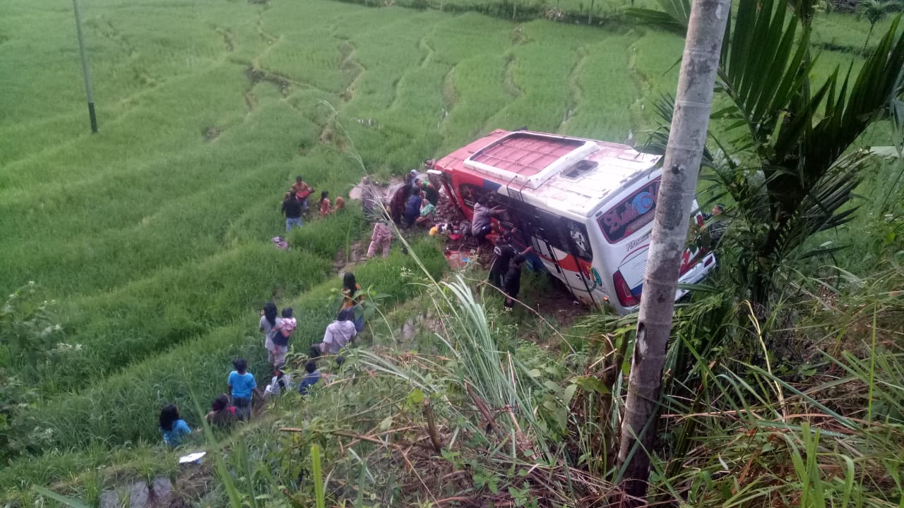 Bus Masuk Jurang Di Marambuang Pasaman, Dua Orang Meninggal Dunia