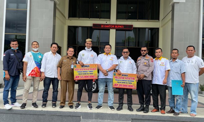 Raih Emas PON, Fauma Depril Jumra Terima Bonus Dari Bupati Pasaman