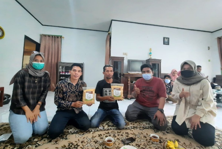 Tim PKM Unand Bina Poktan Aur Serumpun Nagari Simpang, Untuk Desain dan Label Produk Pakan