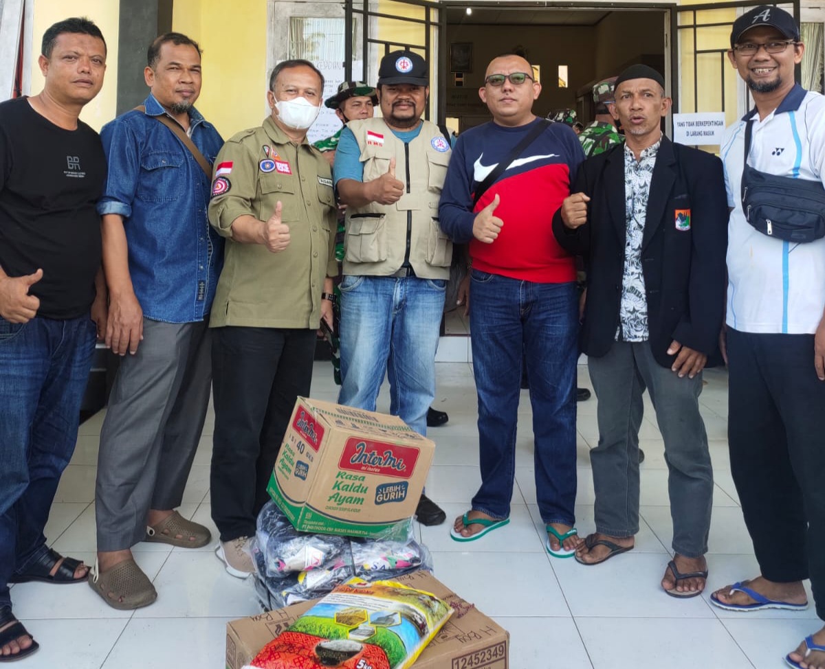 Ikatan Keluarga Besar Minang Rokan Hulu (IKMR) Serahkan Bantuan Untuk Korban Gempa Pasaman