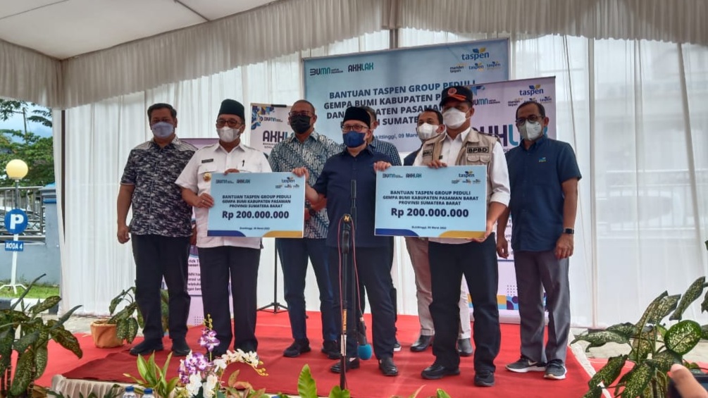 Peduli, Taspen Group Bantu Korban Gempa Pasaman Senilai Rp400 Juta