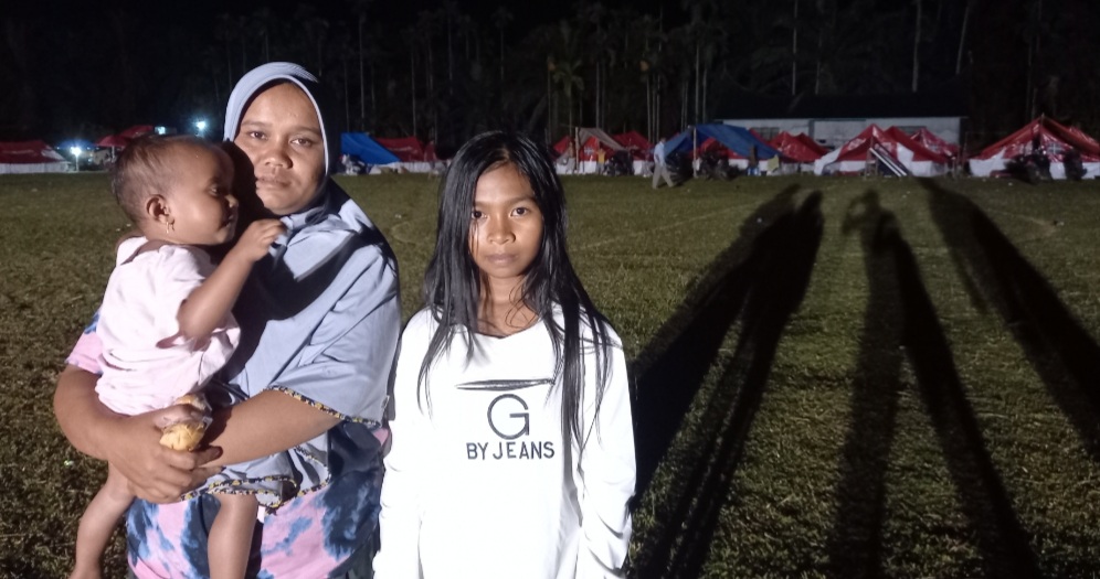 Sedih, Teringat Rumah dan Kebun Jagung Yang Musnah Akibat Gempa dan Galodo, Bu Ermi Berusaha Tegar