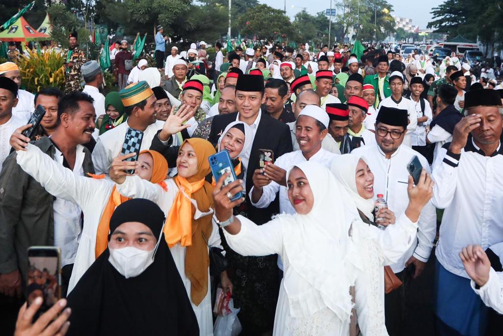 Disambut Ribuan Warga Nahdliyyin, AHY: Semoga NU Makin Jaya Dalam Jemput Abad Kedua Menuju Kebangkitan Baru