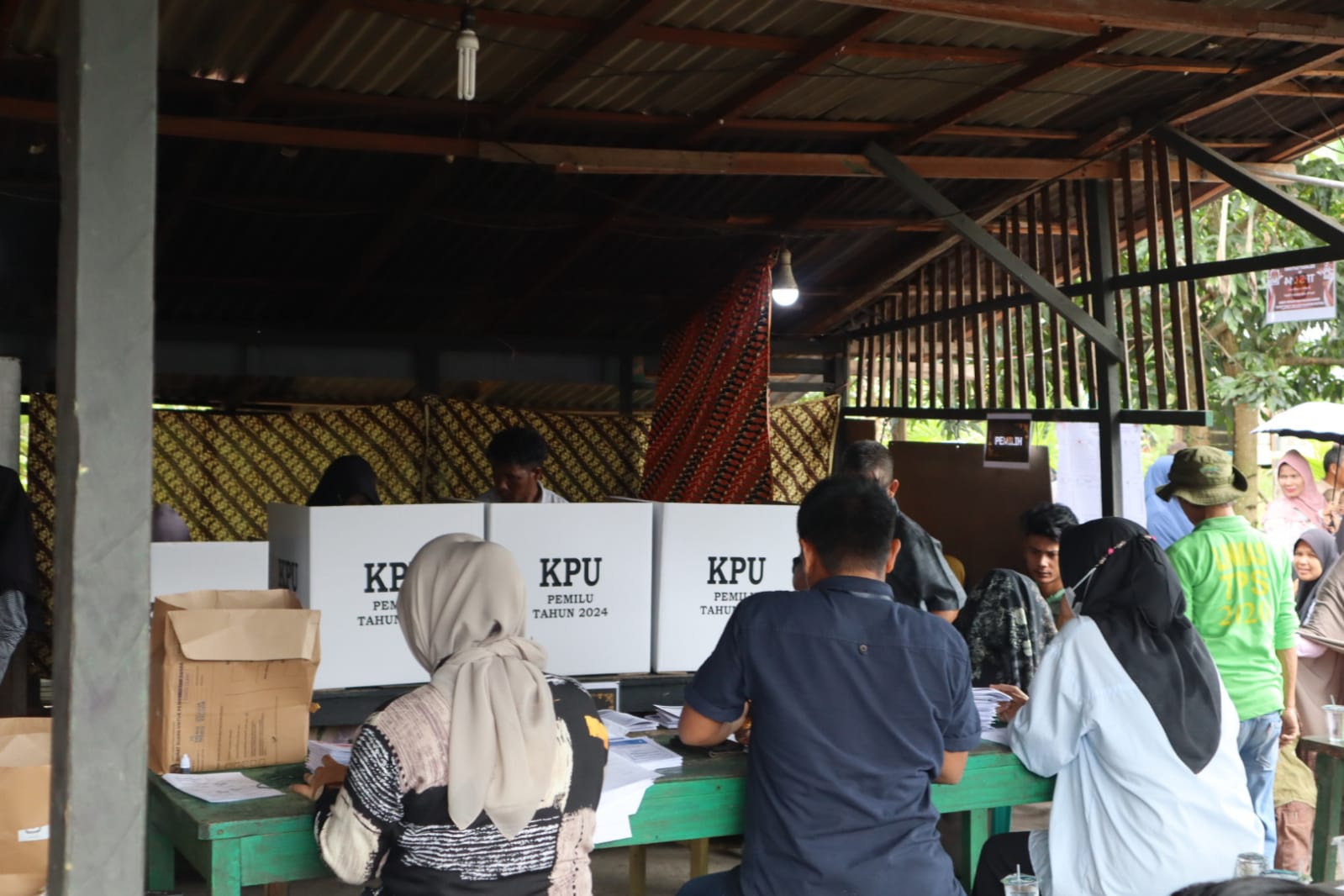 Partisipasi Pemilih 76 Persen, PSU Di TPS 14 Napolen Padang Gelugur Berjalan Lancar
